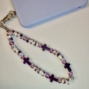 Cell phone wristlet from The Charm Hut works on any phone case